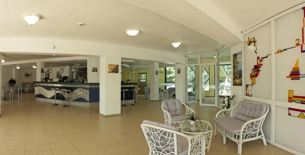 Hotel Marina Kiten  Exterior photo