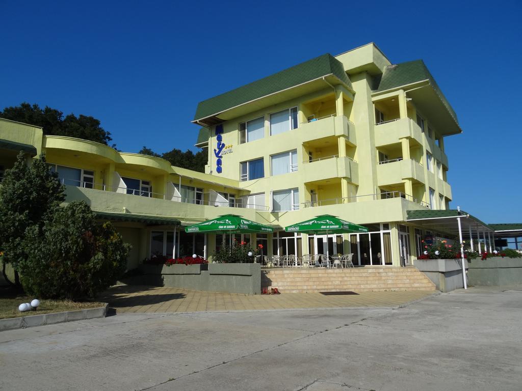 Hotel Marina Kiten  Exterior photo