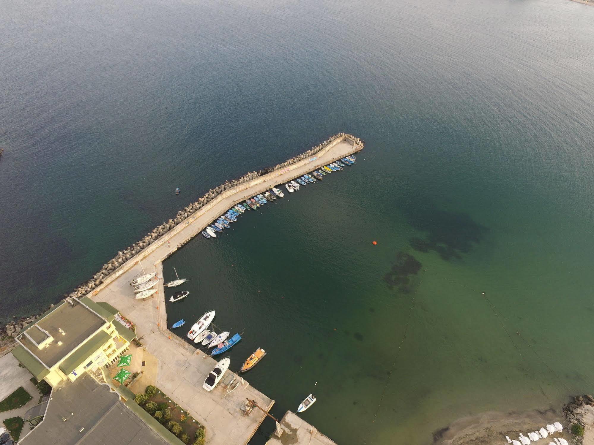 Hotel Marina Kiten  Exterior photo
