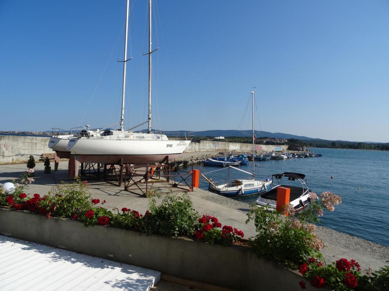 Hotel Marina Kiten  Exterior photo